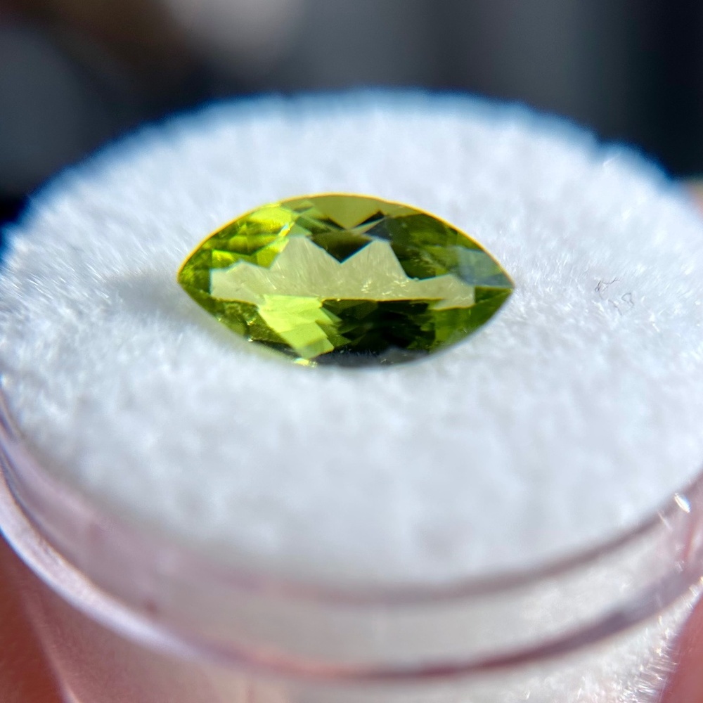 💚 1.7 CT Natural PERIDOT Vivid Green Marquise Cut Eye-Clean Gemstone